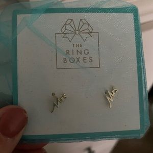 MRS gold earring from The Ring Boxes